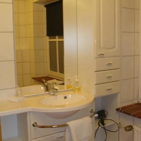 Schumacher's - Buecherhotel Casa de hóspedes 3*